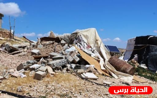 الاحتلال يهدم أربعة مساكن وخمس خيام سكنية بمسافر يطا